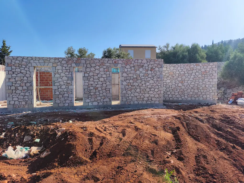 Πέτρινη Όψη & Ευθυγράμμιση Λιθοδομής